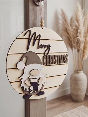 Weihnachtliches Gnom-Türschild aus Holz